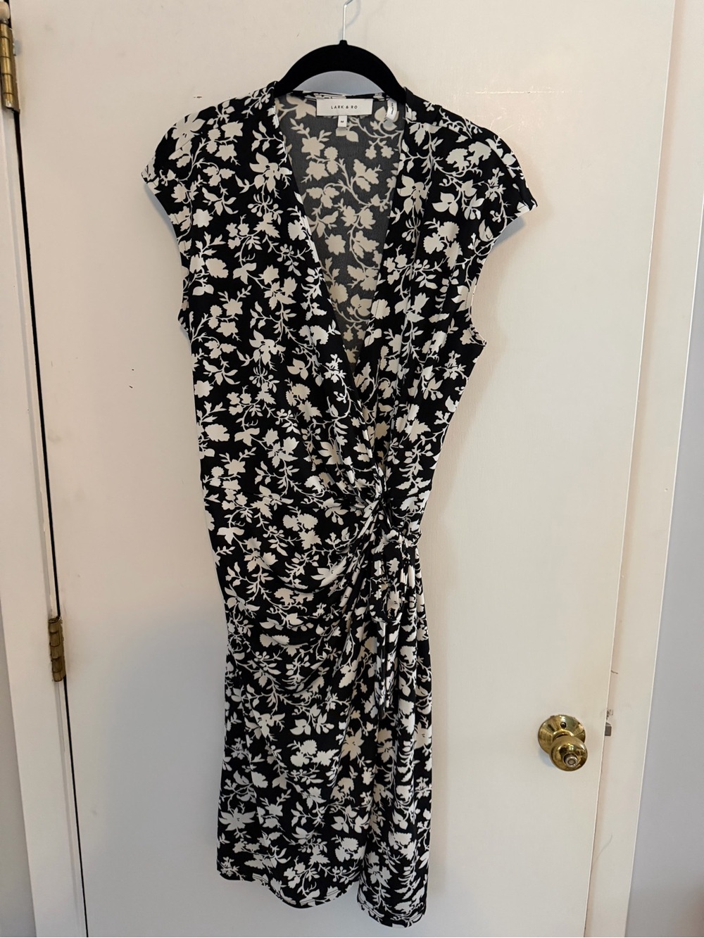 Lark & Ro Black and White Floral Midi Dress | Medium